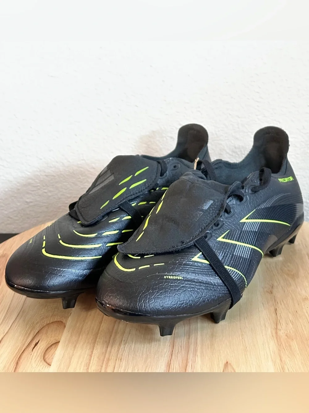 NWT. ADIDAS PREDATOR LEAGUE FT FG/MG Size 8.5